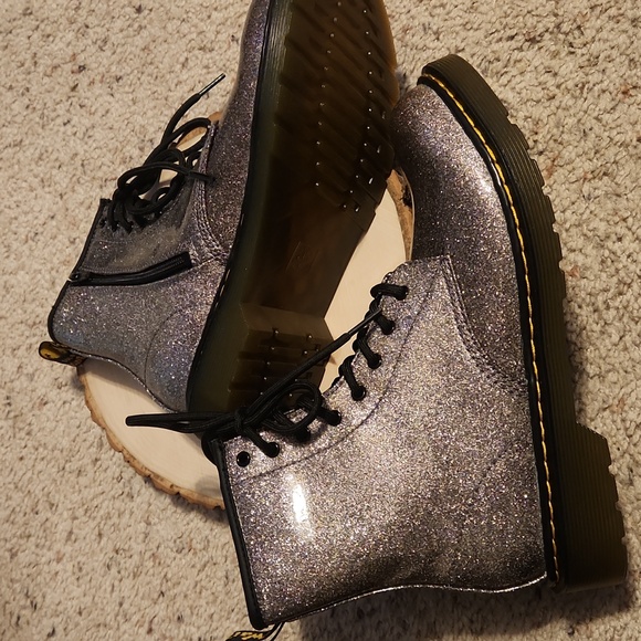 Dr. Martin Airwalk 1460 Core Kids Glittery Y Gunmetal Boots NEW Sz 6 - Picture 2 of 8
